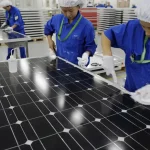 La caída de los precios de los módulos fotovoltaicos continúa a pesar de la estabilización de las materias primas